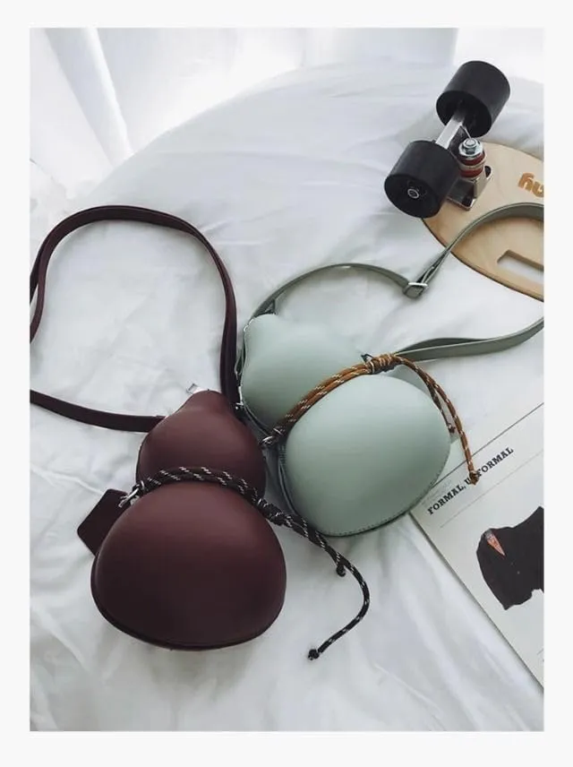 Black style wine gourd bag, single shoulder, ins trendy, backpack, crossbody bag，sports travel, suitable for cosplay