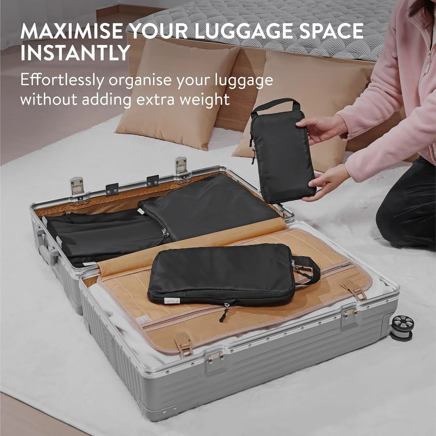 Navaris Compression Packing Cubes Set of 4 Sizes - Compressible Travel Bags for Packing - Lightweight Compression Travel Organizer - Suitcase Carry On Luggage Backpacks - Black