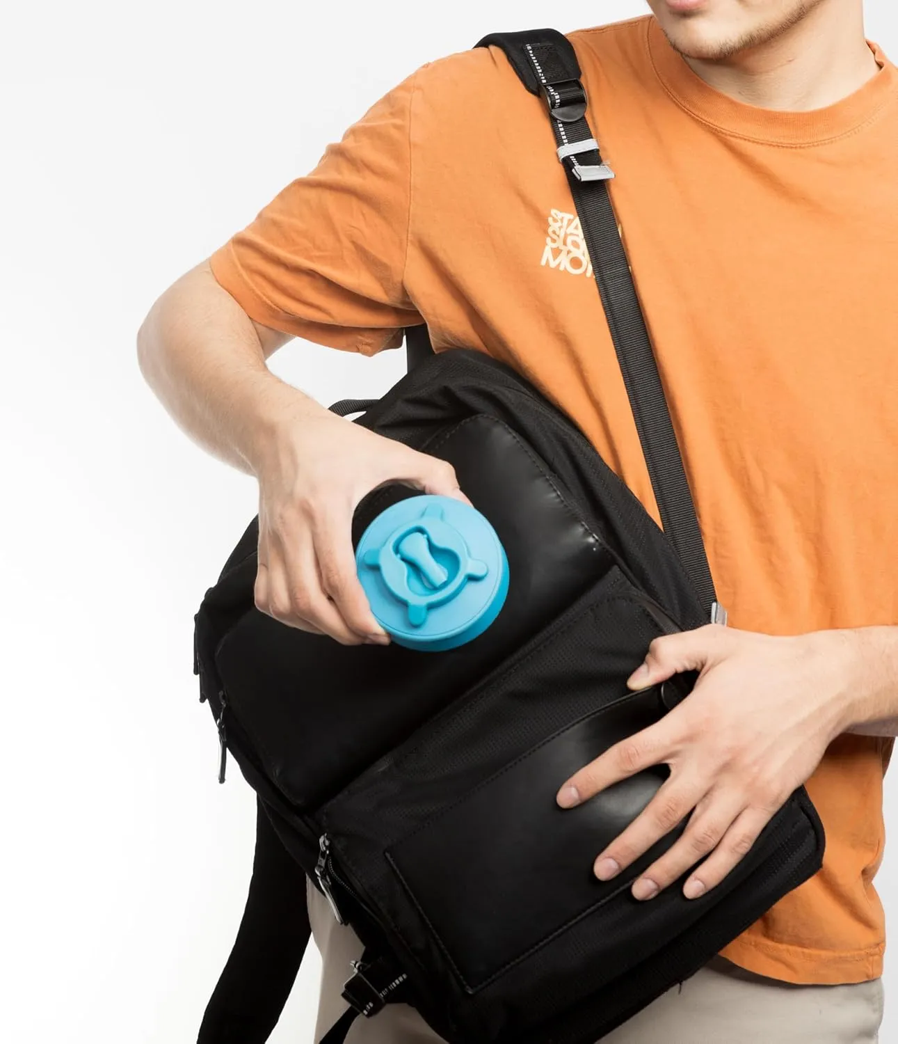 The Pocket Bidet® Bundle: Portable Travel Bidet with Zip Case & Adjustable Neck Strap. Collapsible Design, Easy to Spray, Flying Saucer Bidet for Men & Women, Fits in a Purse or Bag (Blue, 500 ml)